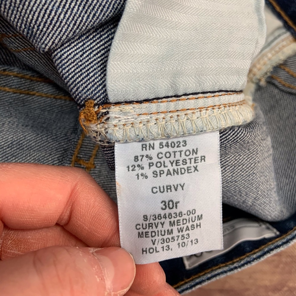 NWT Gap Cut Off Curvy Jeans - Picture 4 of 5